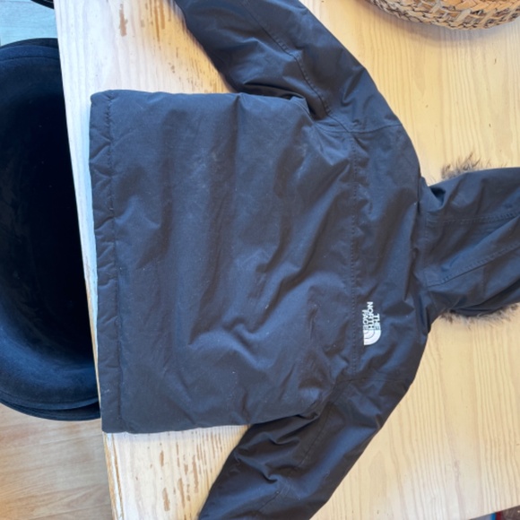 North face - Picture 2 of 3